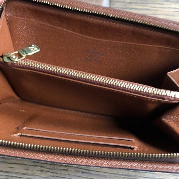 Authentic Louis Vuitton Zip Organizer - Picture 2 of 8